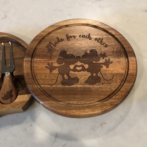 Disney's Mickey & Minnie Mouse Acacia Wooden Cheese Board with Tool Set - Picture 3 of 12